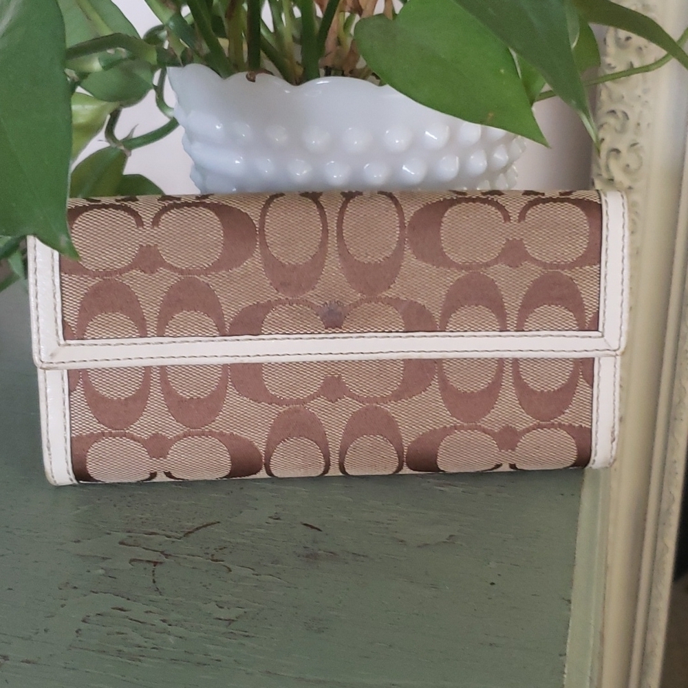 Coach Monogram Twist Lock Clutch Wallet - Picture 3 of 8